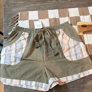 Boho Woman's shorts with patchwork details